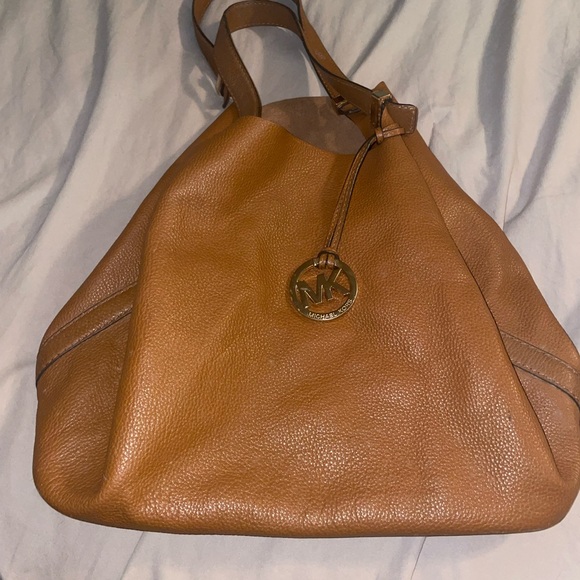 Michael Kors Tan Hobo Bag with Slouchy Design - Picture 1 of 3